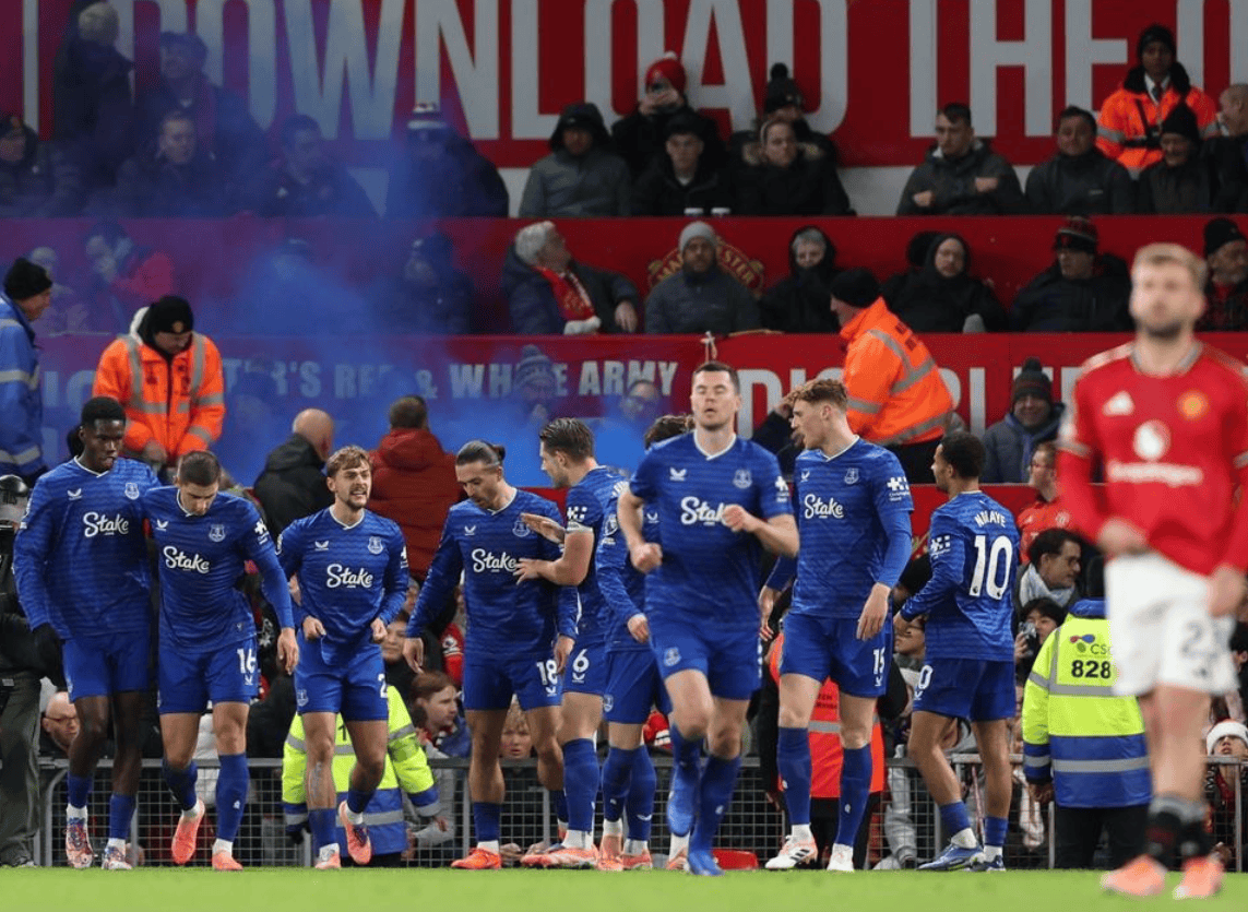 0-1爆冷！2-2绝平！疯狂一夜，曼联倒下，萨索洛险平，吉达联合爆冷